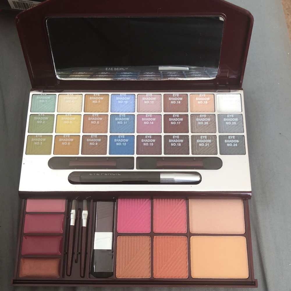 make up - Picture 4 of 4